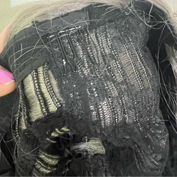 Elegant Long Wavy Gray Wig NWOT - Picture 6 of 9